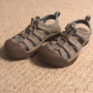 Keen Newport Retro size 7 sandle